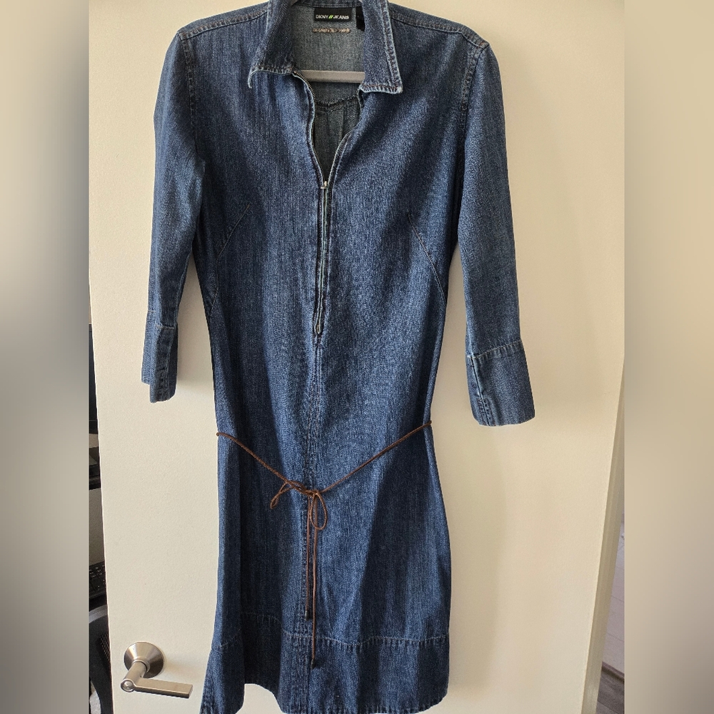 Dkny Blue Jeans with Classic Fit and Timeless Style